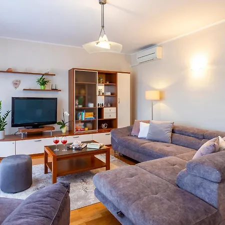 Holiday home Beautiful In With Kitchen