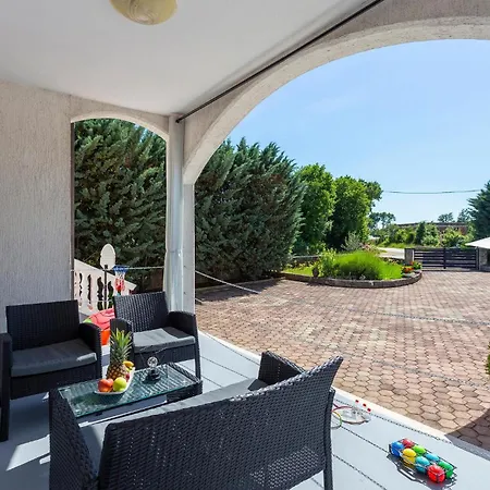 Beautiful In With Kitchen Holiday home *