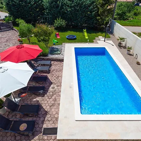 Beautiful In With Kitchen Holiday home *