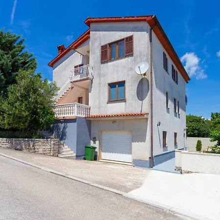 Holiday home Beautiful In With Kitchen Nedescina
