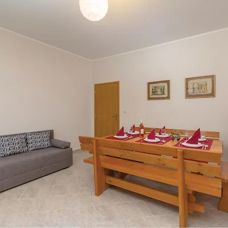 Beautiful In With Kitchen Holiday home